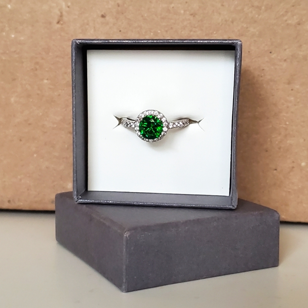 Round Emerald Green Ring with Swarovski Halo and Studded Band
